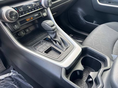 Used 2020 Toyota RAV4 XLE w/ Convenience Package FWD image 26
