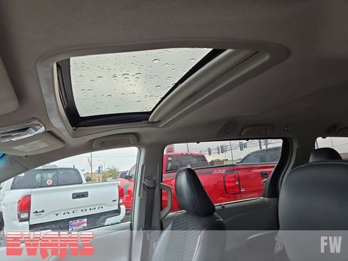 Used 2014 Toyota Sienna SE image 20