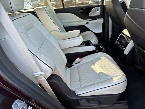 Used 2023 Lincoln Aviator Black Label w/ Jet Package image 9