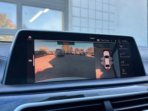 Used 2020 BMW 750i xDrive w/ Executive Package image 46