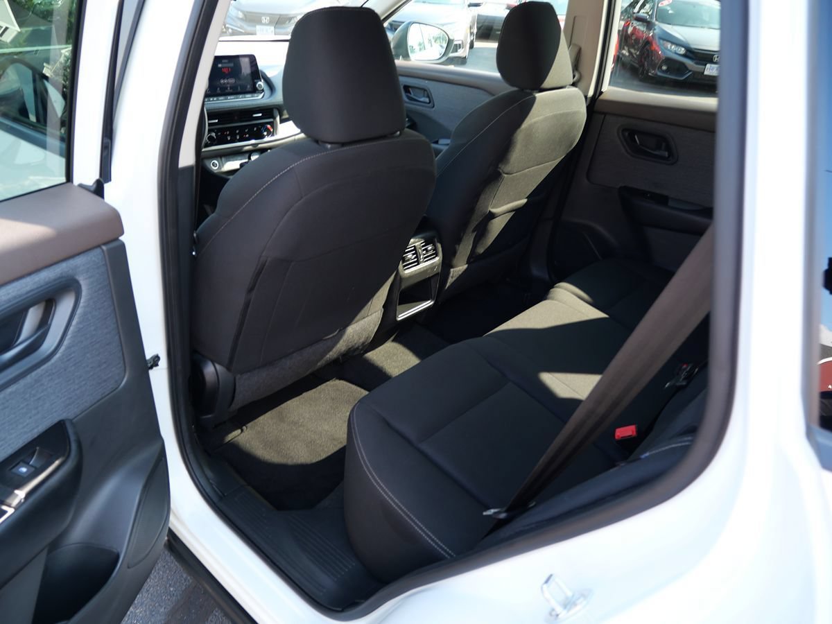 Used 2023 Nissan Rogue S AWD/4WD image 18