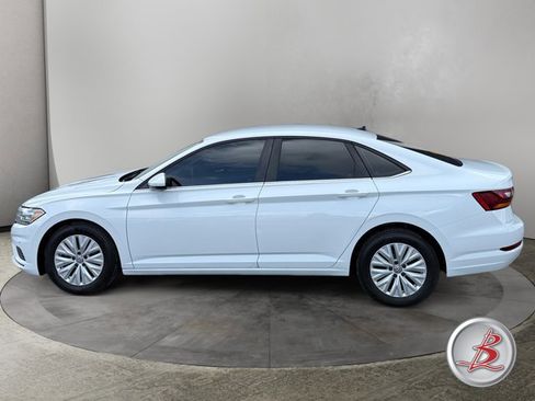Used 2019 Volkswagen Jetta R-Line image 4