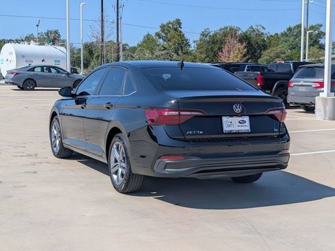 Used 2024 Volkswagen Jetta SE w/ Panoramic Sunroof Package FWD image 4