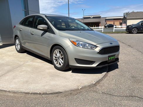 Used 2016 Ford Focus SE FWD image 7