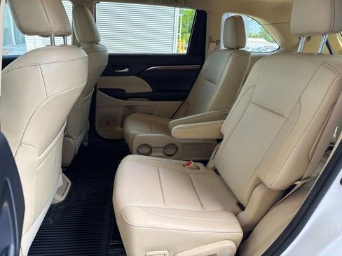 Used 2017 Toyota Highlander Limited AWD/4WD image 17