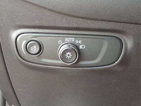 Used 2024 Chevrolet Equinox LT FWD image 17