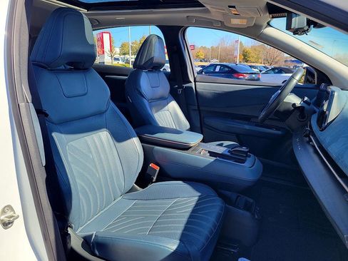 Used 2024 Nissan Ariya AWD image 18