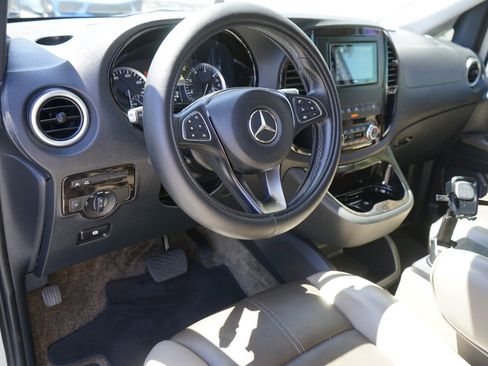 Used 2018 Mercedes-Benz Metris Passenger image 18