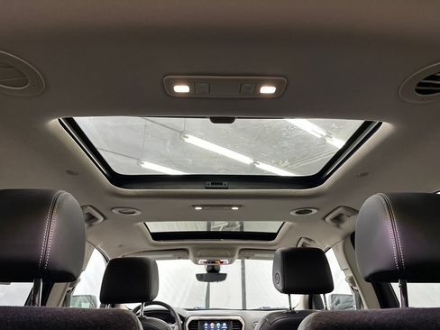 Used 2021 GMC Acadia Denali w/ Denali Technology Package FWD image 23