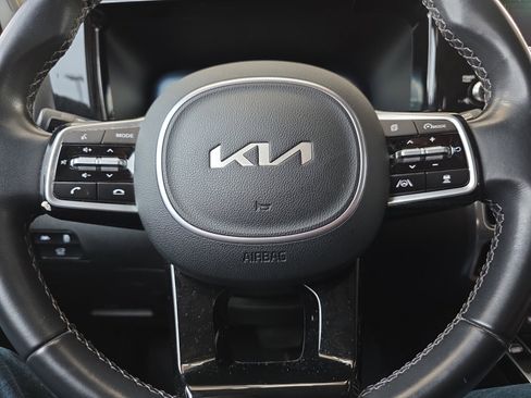 Used 2023 Kia Sorento SX image 9