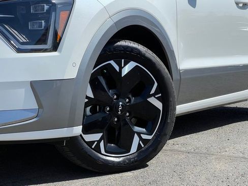 Certified 2024 Kia Niro Wave w/ Wave Preserve Package FWD image 2