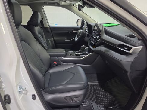 Used 2026 Toyota Highlander XLE AWD/4WD image 17