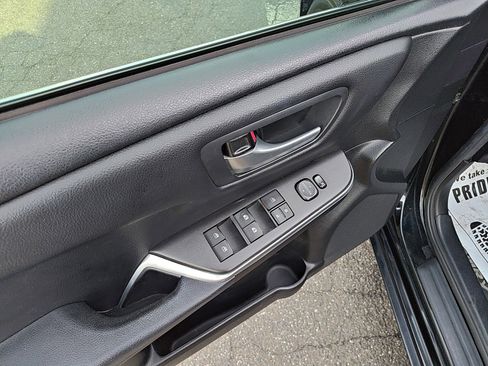 Used 2017 Toyota Camry LE image 13