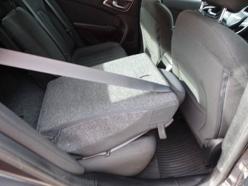 Used 2016 Chrysler 200 Limited FWD image 32