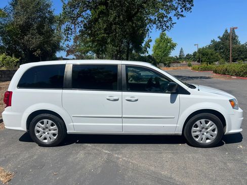 Used 2015 Dodge Grand Caravan SE w/ Quick Order Package 29E SE FWD image 5