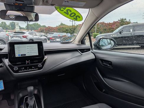 Used 2025 Toyota Corolla LE FWD image 12