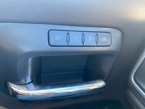 Used 2015 GMC Sierra 1500 SLT w/ SLT Crew Cab Value Package image 16