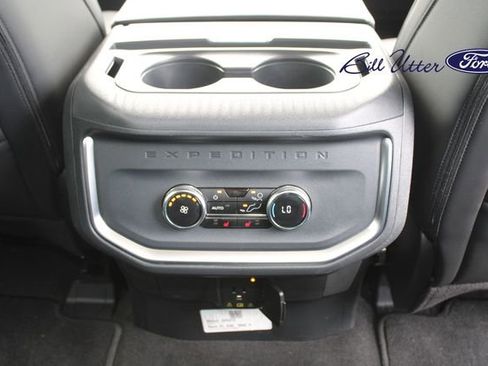 Certified 2025 Ford Expedition Max Platinum w/ Driver's Package AWD/4WD image 15