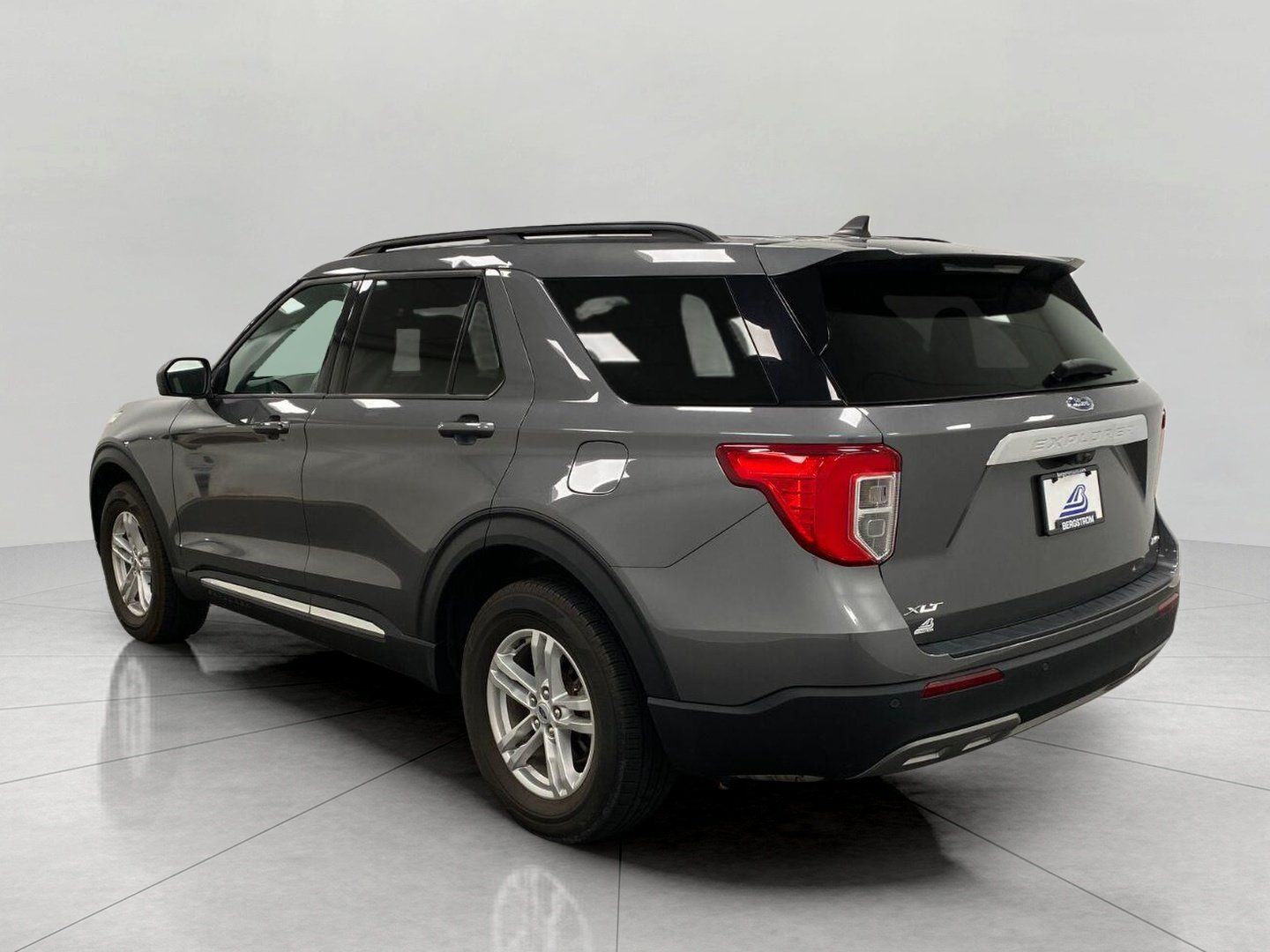Used 2023 Ford Explorer XLT w/ Equipment Group 202A AWD/4WD image 8