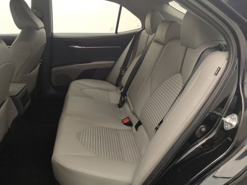 Used 2022 Toyota Camry SE image 18