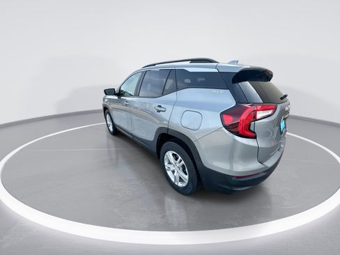 Used 2023 GMC Terrain SLE w/ Driver Convenience Package image 6