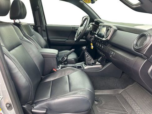 Certified 2019 Toyota Tacoma TRD Off-Road w/ TRD Premium Off Road Package image 15