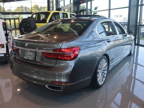 Used 2018 BMW 740i image 4