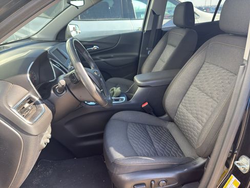 Used 2019 Chevrolet Equinox LT image 2