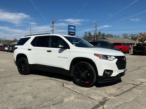 Certified 2021 Chevrolet Traverse Premier w/ Redline Edition AWD/4WD image 3
