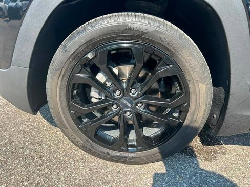 Used 2020 GMC Terrain SLE w/ Driver Convenience Package FWD image 9