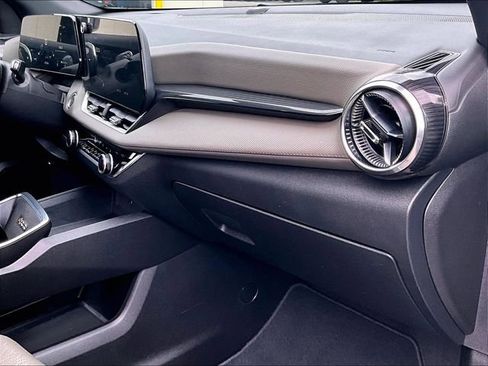 Used 2025 Chevrolet Equinox LT w/ Convenience Package II image 17