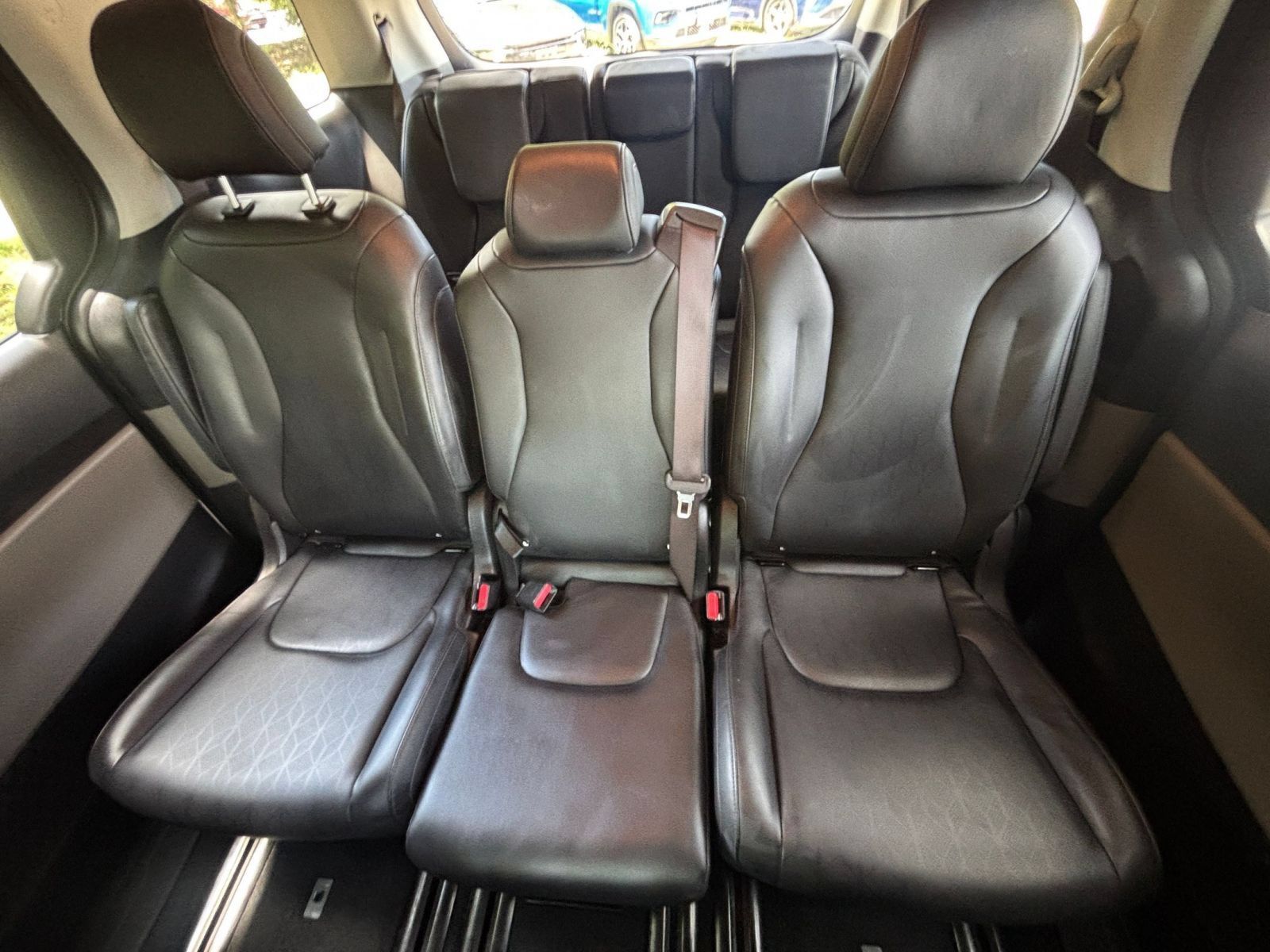 Used 2026 Kia Carnival FWD image 40
