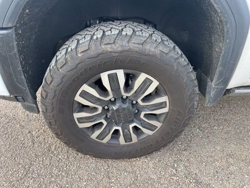 Used 2024 GMC Sierra 2500 Denali Ultimate image 3