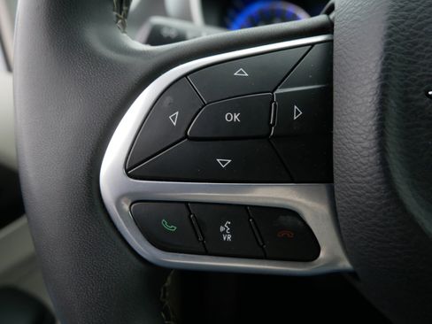 Certified 2023 Chrysler Pacifica Touring-L image 25