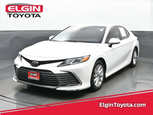 Used 2022 Toyota Camry LE FWD image 1