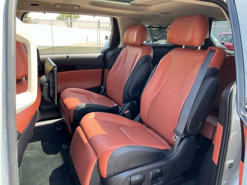 Used 2024 Kia Carnival SX Prestige FWD image 19