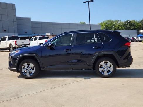 Used 2025 Toyota RAV4 XLE w/ Convenience Package AWD/4WD image 4