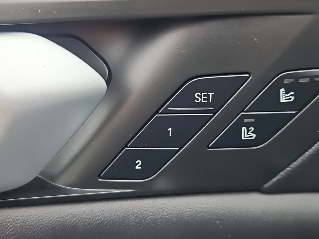 Used 2019 BMW X5 xDrive40i w/ M Sport Package AWD/4WD image 21