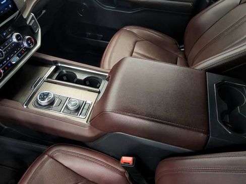 Used 2024 Ford Expedition Limited image 22