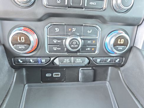 Used 2024 GMC Yukon SLT RWD image 19