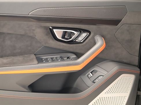 Used 2022 Lamborghini Urus image 23