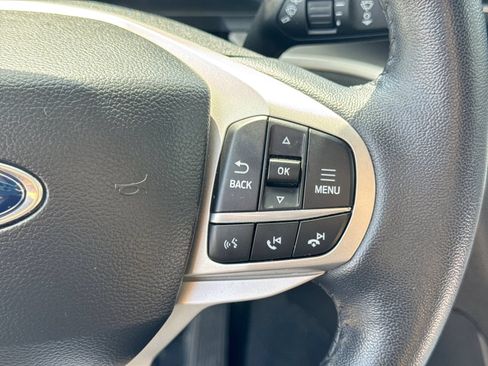 Used 2022 Ford Explorer XLT w/ Equipment Group 202A AWD/4WD image 28