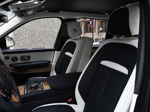 Used 2025 Rolls-Royce Cullinan image 10