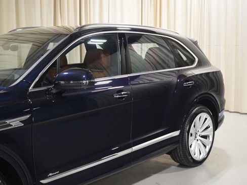 New 2026 Bentley Bentayga AWD/4WD image 8