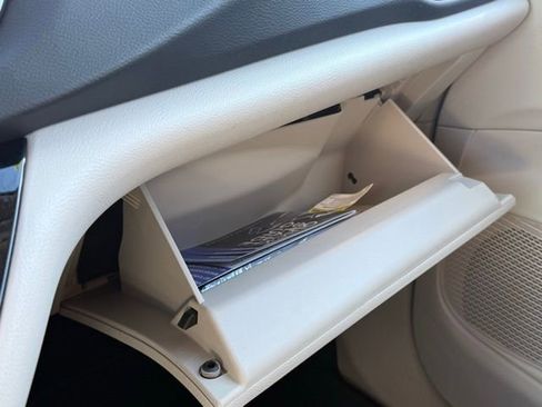 Certified 2024 Chrysler Pacifica Touring-L FWD image 32
