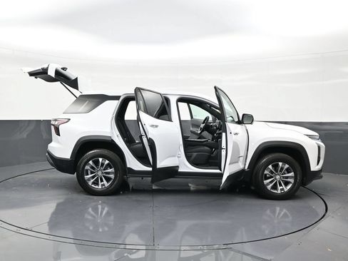 Used 2026 Chevrolet Equinox LT FWD image 26