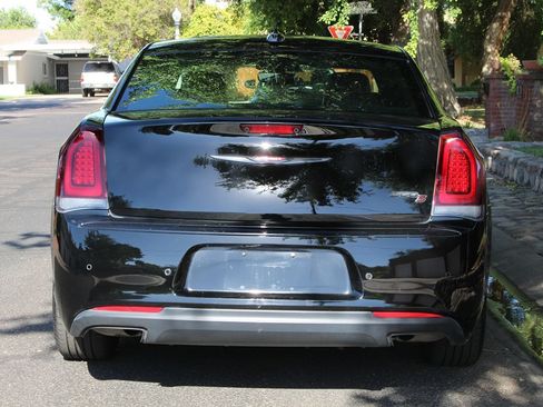 Used 2023 Chrysler 300 S RWD image 5