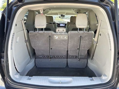 Used 2021 Chrysler Pacifica Touring-L FWD image 24