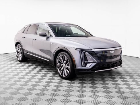 Certified 2025 Cadillac Lyriq Luxury w/ LPO, Floor Liner Package AWD/4WD image 7