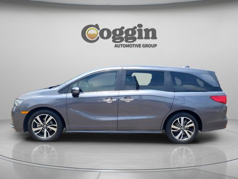 Used 2024 Honda Odyssey Touring image 2